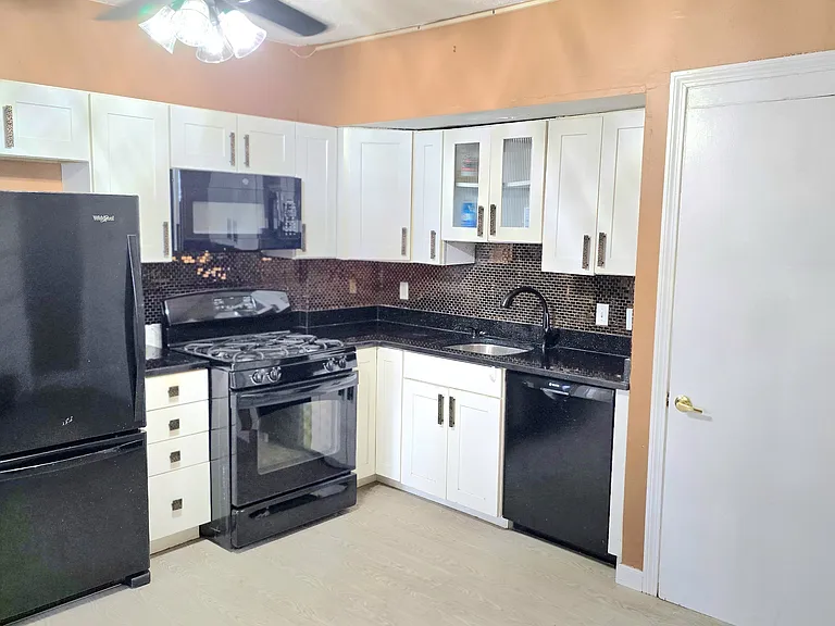 285 Lynn Shore Dr #102 — Photo 12