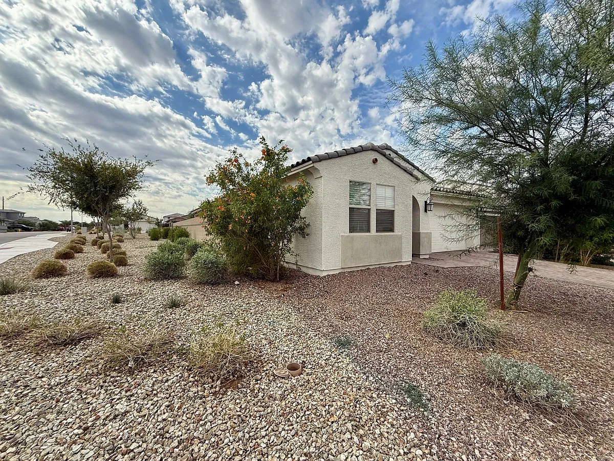 4 bed, 3.0 bath, 2360 sqft, $2,650 — Photo 4