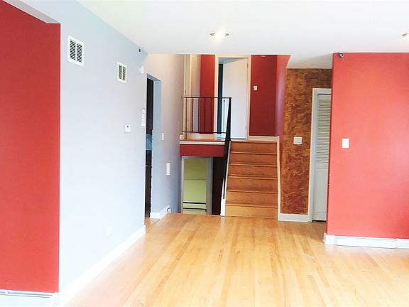 5th image of 916 Park Dr