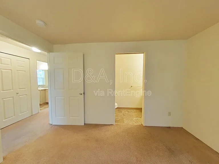 355 SE Lilly Ave #B — Photo 8