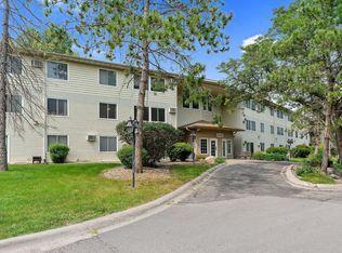 10311 Cedar Lake Rd APT 304, Minnetonka, MN 55305