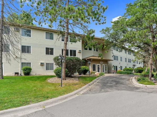 10311 Cedar Lake Rd APT 304, Minnetonka, MN 55305