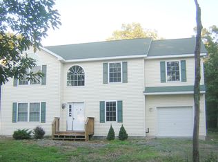 16 Cardinal Dr, Bushkill, PA 18324