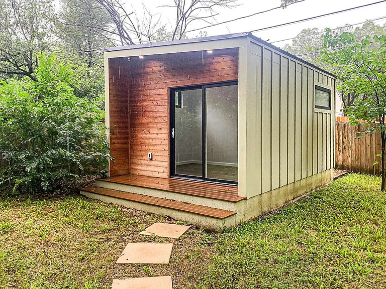 2704 Nottingham Ln — Photo 27
