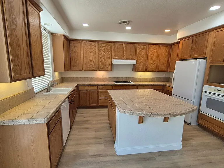 9835 Peters Ranch Way — Photo 8