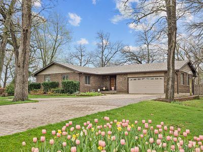 48W607 Whispering Oaks Dr, Hampshire, IL, 60140