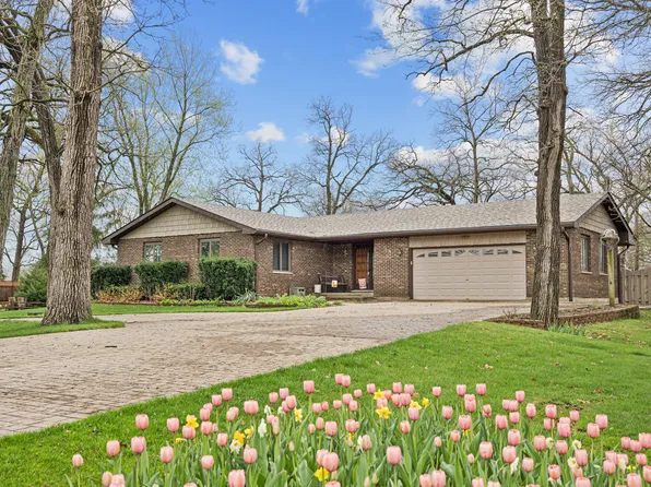 48W607 Whispering Oaks Dr, Hampshire, IL 60140