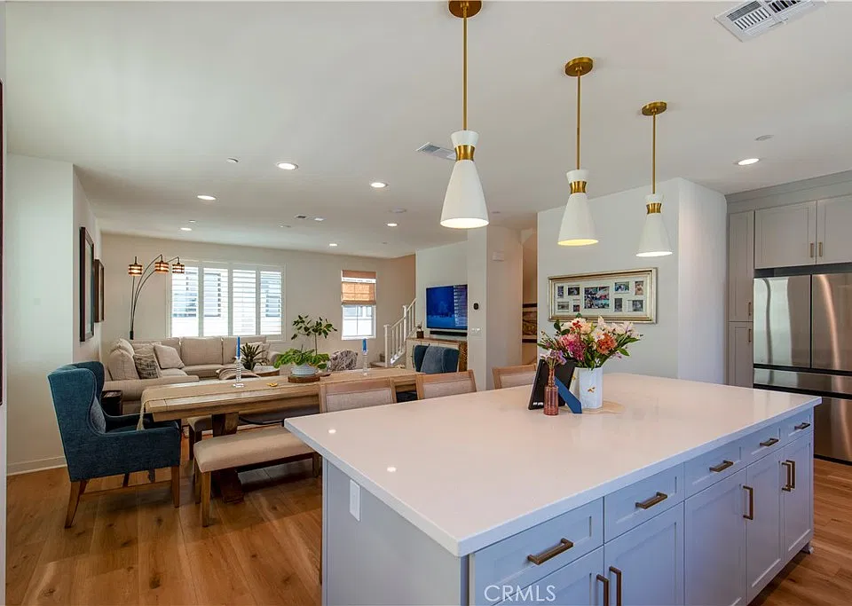 2470 Calendula Ln