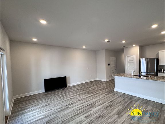 4th image of 1011 McLaren Cir