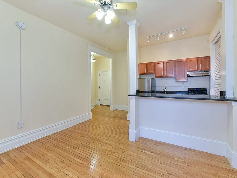 Dupont Apartments — Photo 13