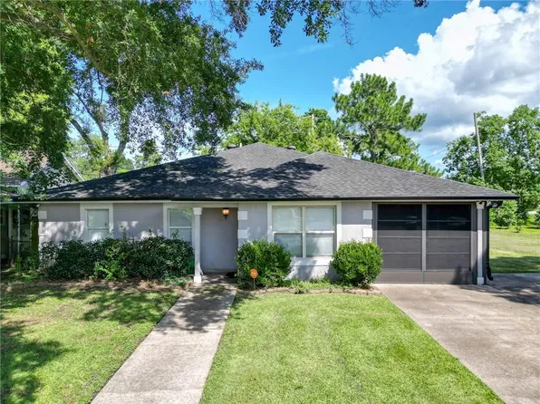 61 Cochrane Dr, Chalmette, LA 70043