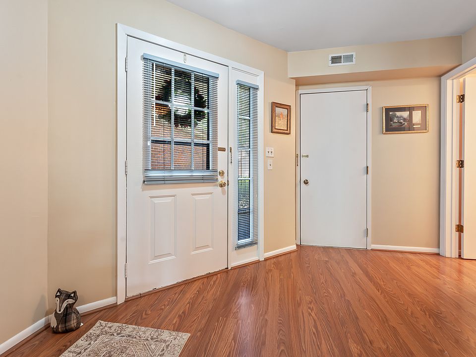 571 E Windgate Ct Arlington Heights, IL, 60005 Apartments for Rent