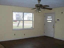 3rd image of 4928 Royal Dr