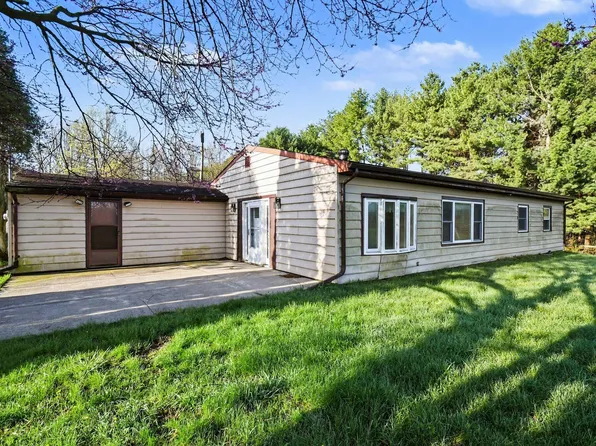 21583 Calvin Hill St, Cassopolis, MI 49031