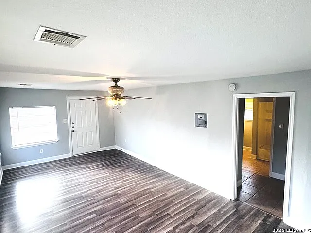 563 N San Horacio Ave — Photo 5