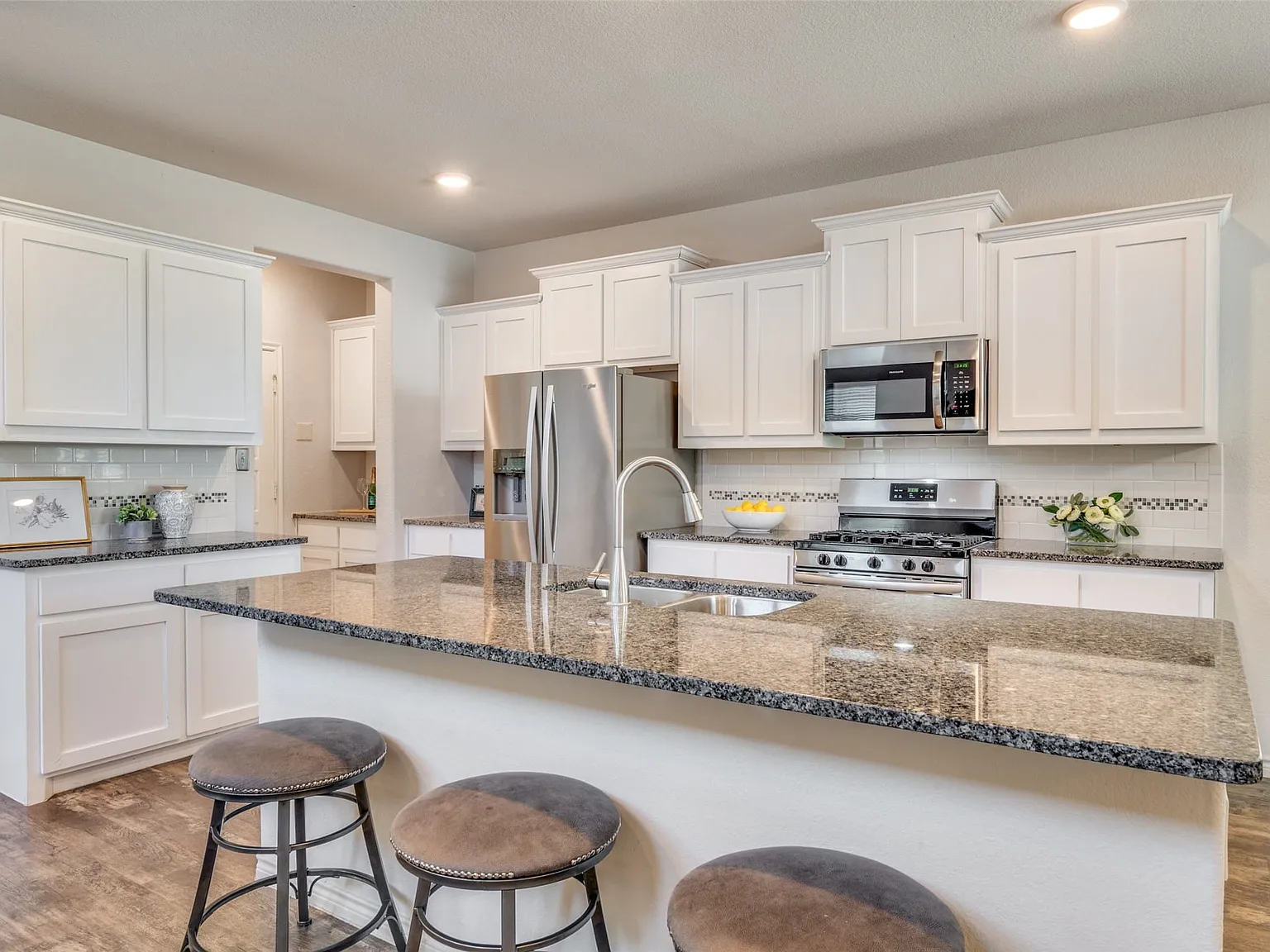 4 bed, 3.0 bath, 2246 sqft, $3,200 — Photo 3