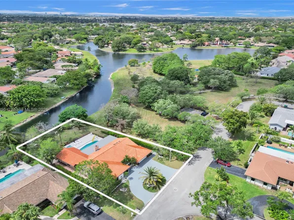 10060 NW 6th St, Coral Springs, FL 33071