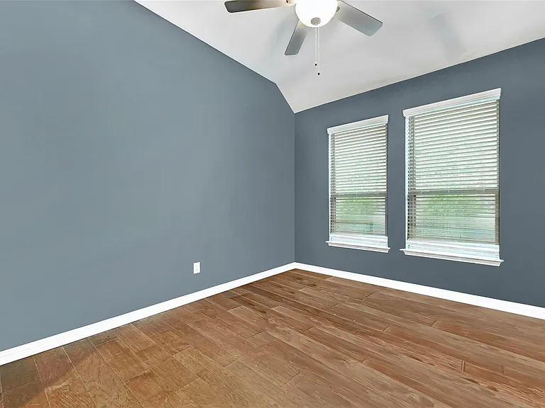 204 Belford St — Photo 8