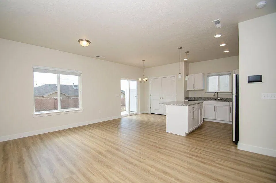 1107 W 600 S — Photo 2