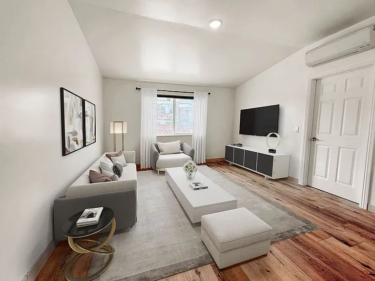 2425 Sarbonne Dr #3 — Photo 1