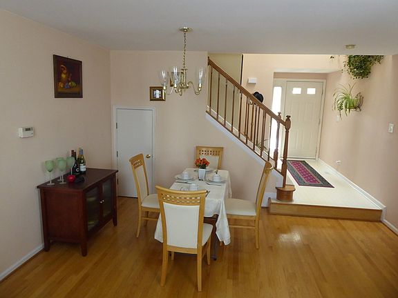 3rd image of 606 Muskegan Ct