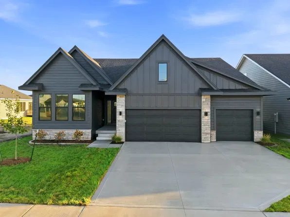 9420 NW 82nd Ave, Johnston, IA 50131