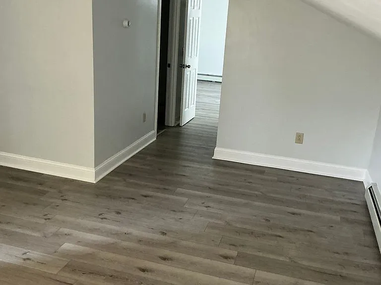 558 Riverside Dr — Photo 9