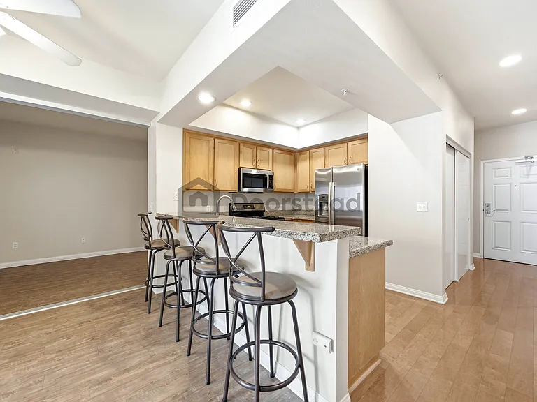 450 J St #5101 — Photo 16