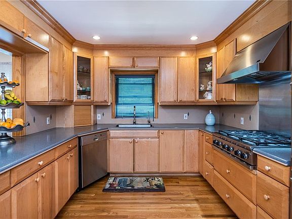 2nd image of 9 Cowdrey St