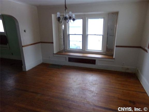 4th image of 217 Rockland Ave
