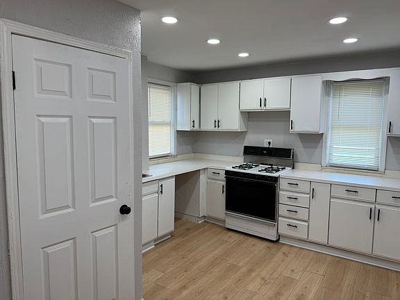3rd image of 1365 W Woodruff Ave