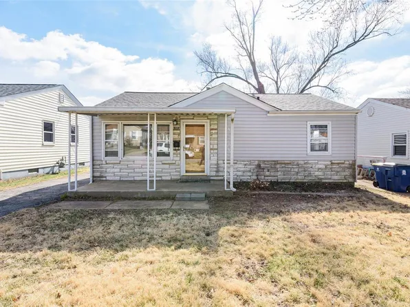 11018 Saint Pius Ln, Saint Ann, MO 63074