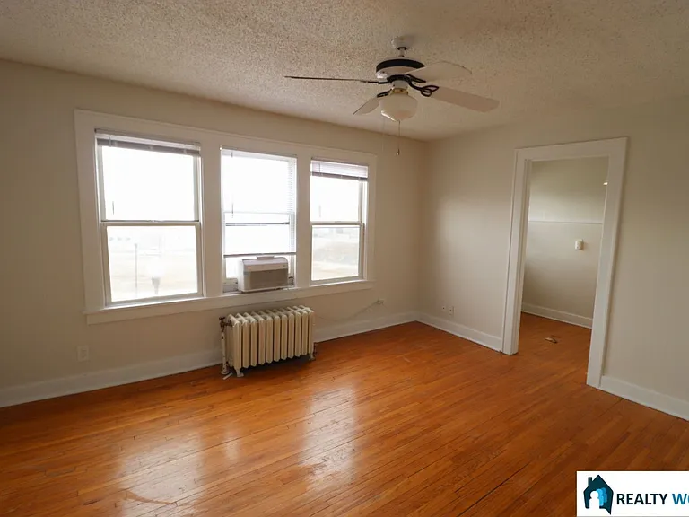 2406 J — Photo 2