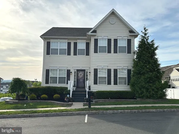 2138 Larkspur Ct, Pennsburg, PA 18073