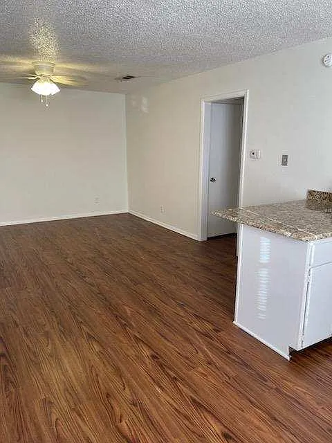 2 bed, 1.5 bath, 1000 sqft, $1,490 — Photo 4
