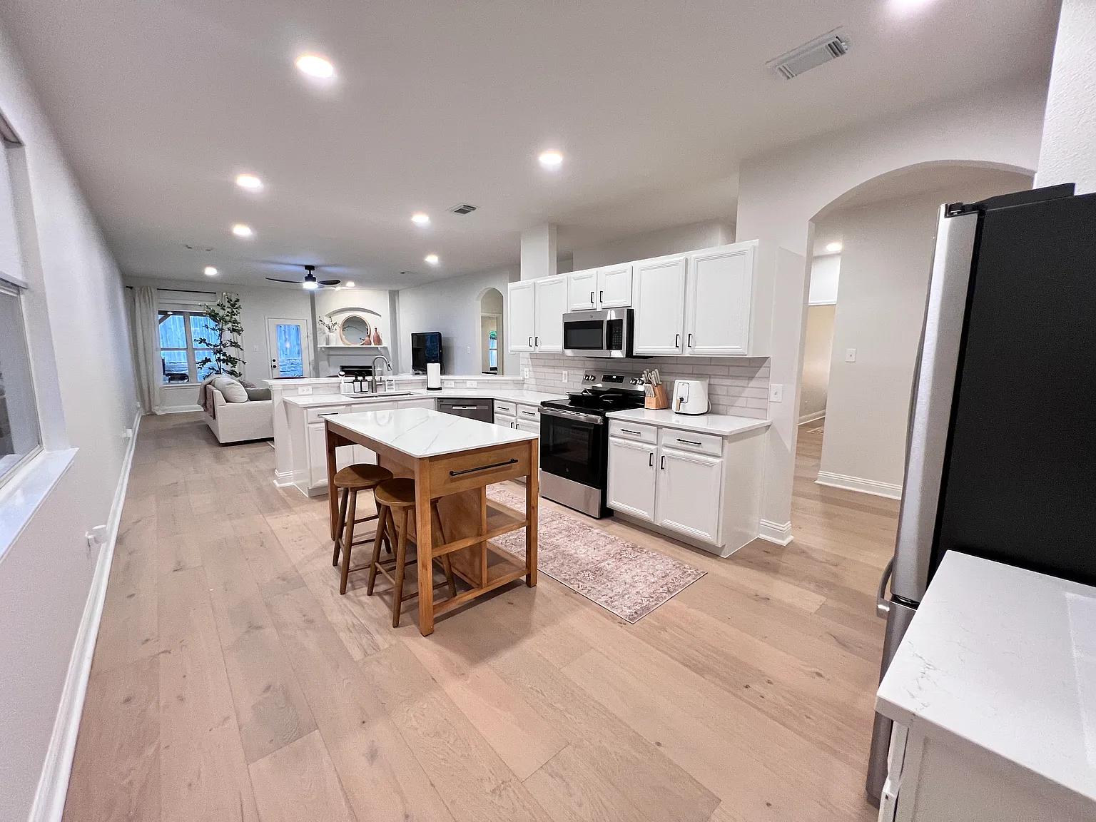 3 bed, 1854 sqft, $5,200 — Photo 4
