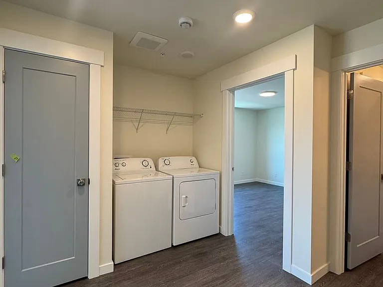503 E Helena Ave — Photo 32
