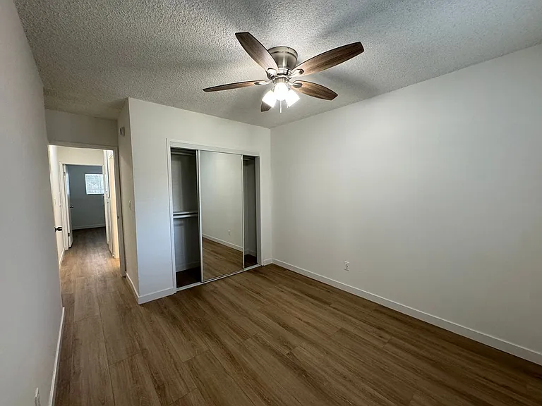14220 Burbank Blvd — Photo 28