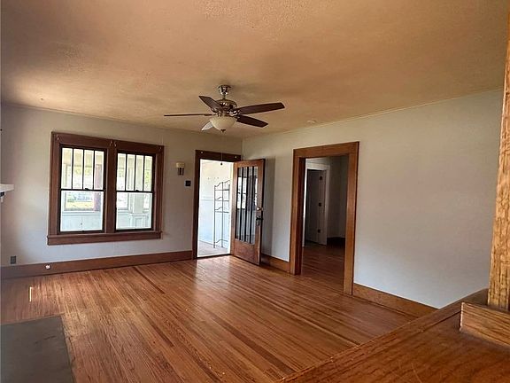 3rd image of 1007 N Main Street