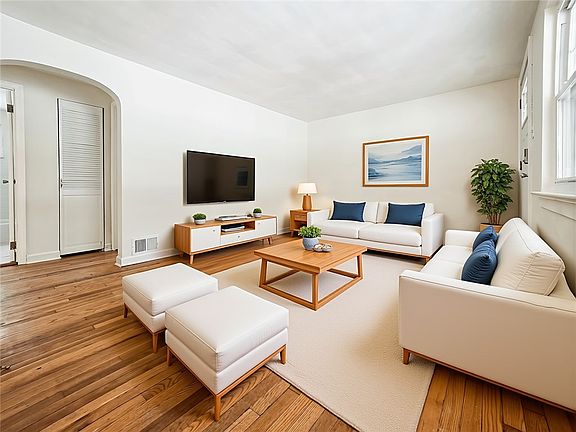 4th image of 524 Macfarlane Dr