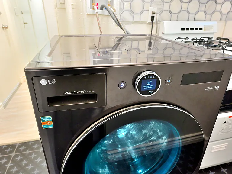 fully upgraded kitchen+ all-in-one laundry machine