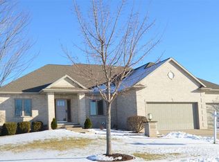 351 Crosswinds Ln, Green Bay, WI 54311