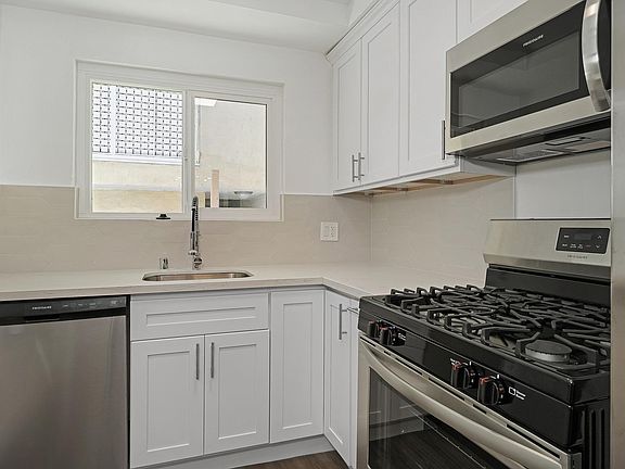 5th image of 1043 N Genesee Ave #7A