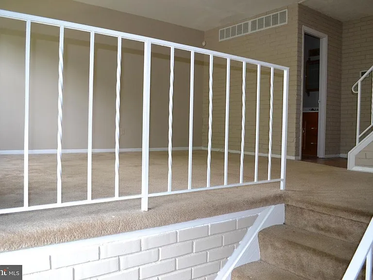 Entry staircase to the middle floor