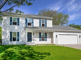 W173N8911 Apple Blossom Ln, Menomonee Falls, WI 53051