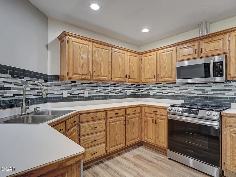 222 W Briarbrook Ln — Photo 4