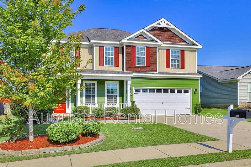 4 bed, 2.5 bath, 2422 sqft, $2,200 — Photo 3
