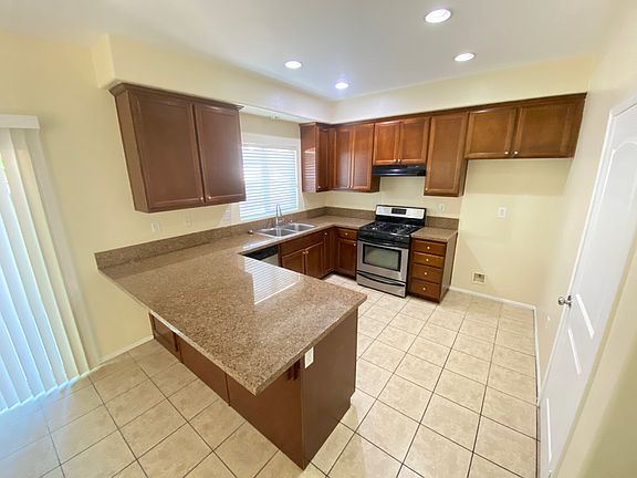 3rd image of 1053 S Reservoir St