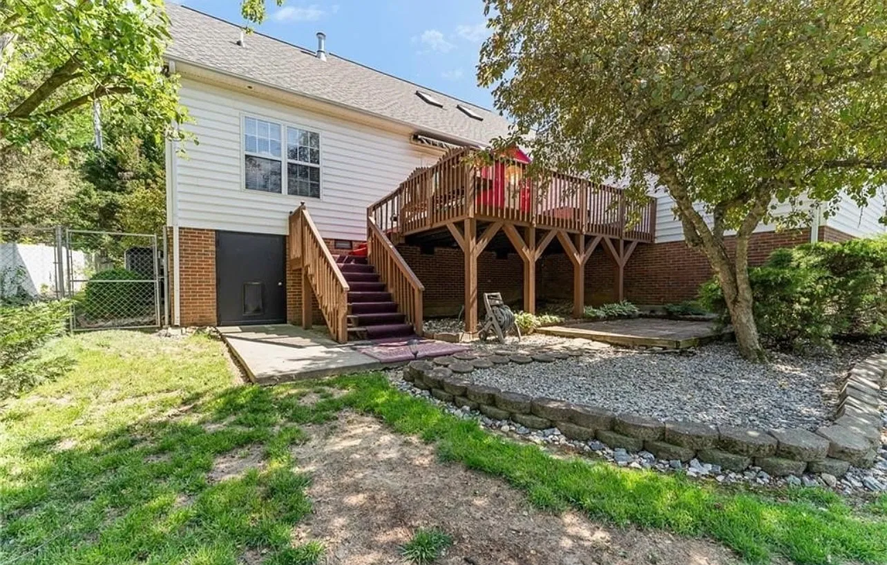 3 bed, 2.5 bath, 2200 sqft, $2,350 — Photo 4