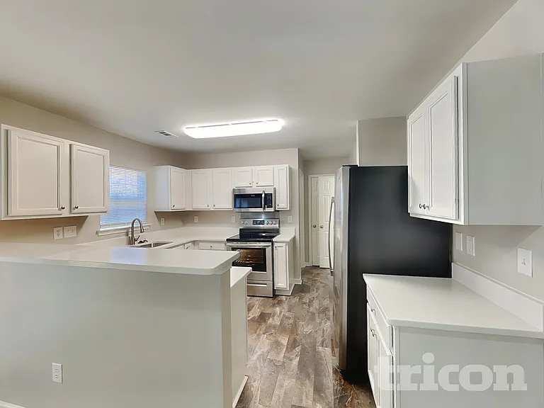 8000 McGarry Trl — Photo 5